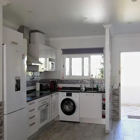 Albufeirasun, Arrive As A Guest Leave As A Friend. Албуфейра